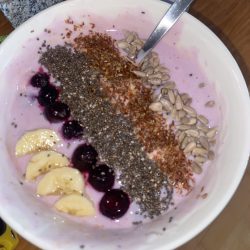 Joghurt-Obst-Bowl